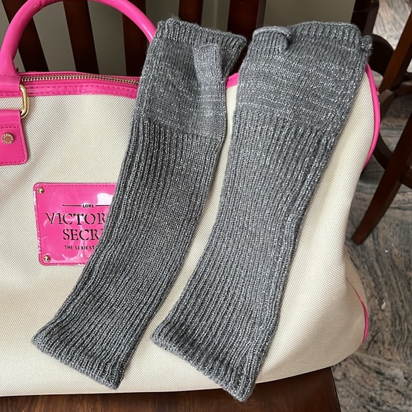 VS long knit gloves fingerless gray w/silver thread NWOT Embellished w/VS wings - Picture 4 of 6
